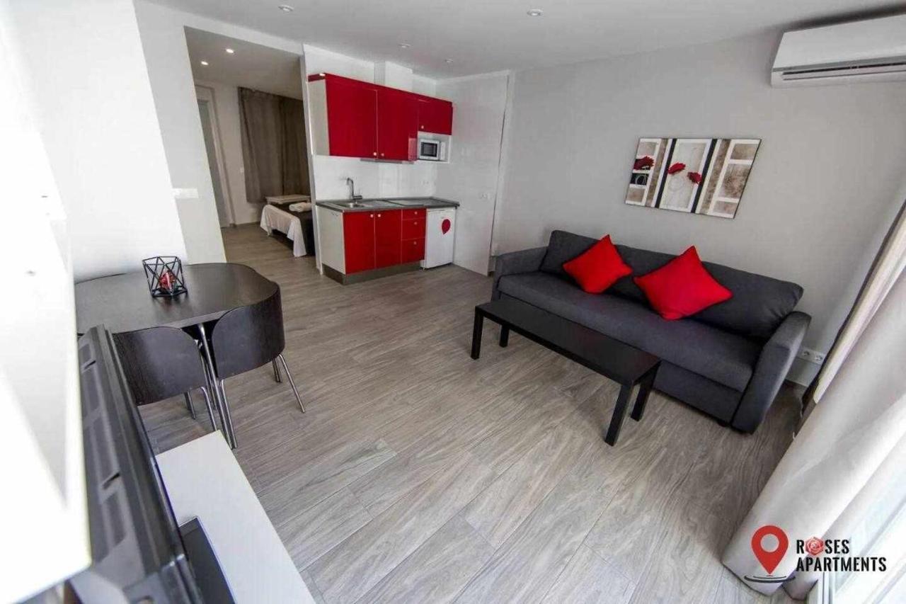 Roses Apartments Red Loft Vista Mar Lateral Eksteriør bilde